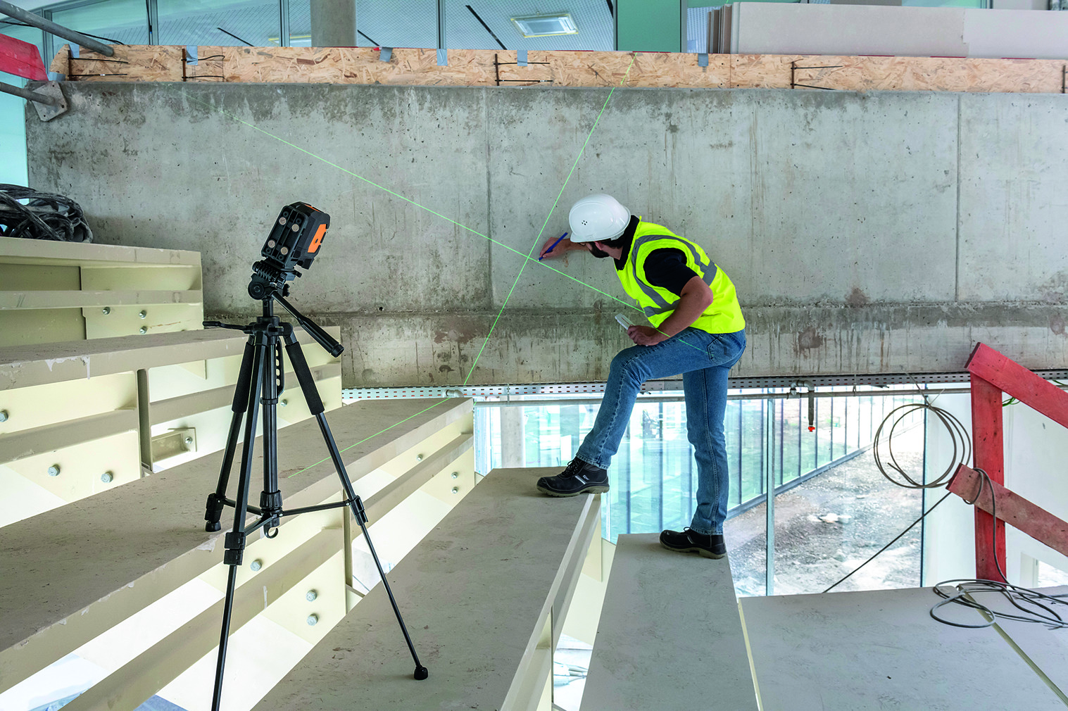 geoFennel Geo 1X-GREEN Multi-Linienlaser + Kurbelstativ
